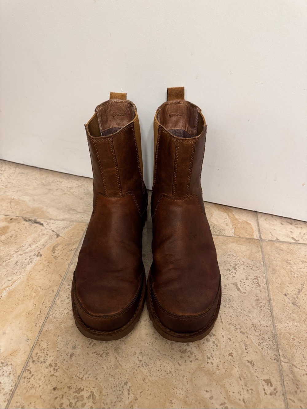 Men’s UGG Leather Chelsea Boots – Size 8 - Picture 2 of 6